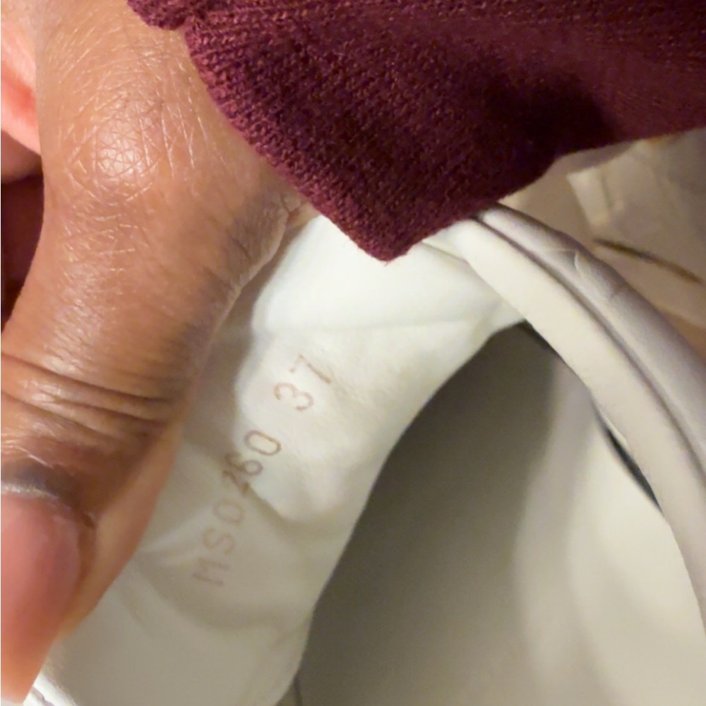Louis Vuitton Sneakers Authentic - Picture 8 of 13